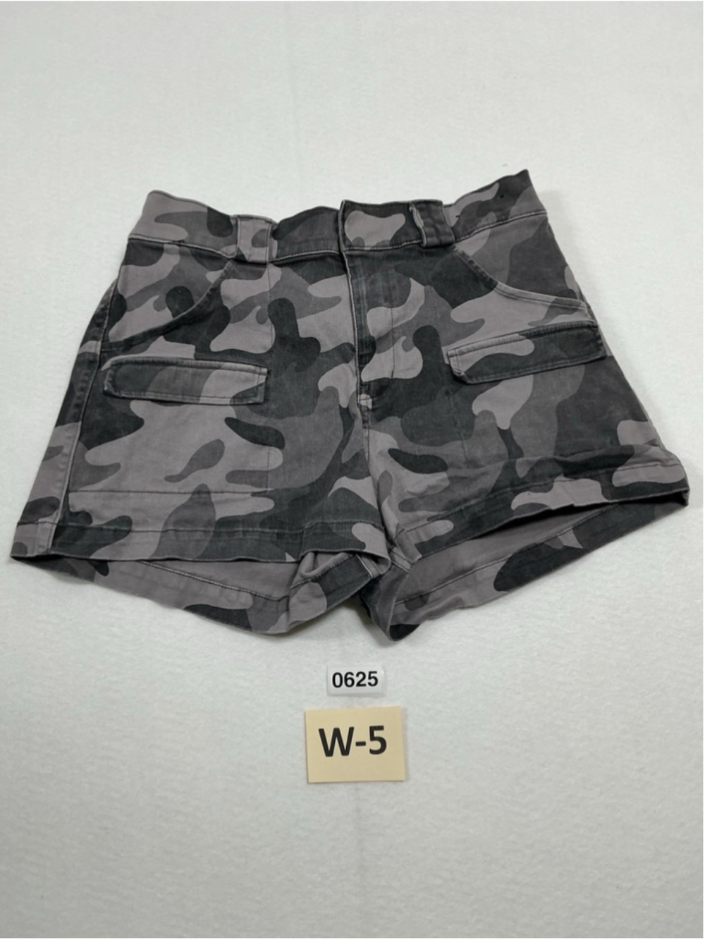 Womans Hollister Classic Stretch Mom Shorts Size Large Gray Camo
